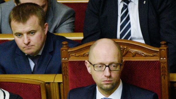 Премьер-министр Украины Арсений Яценюк и министр аграрной политики и продовольствия Украины Алексей Павленко (справа налево во втором ряду) Премьер-министр Украины Арсений Яценюк и министр аграрной политики и продовольствия Украины Алексей Павленко (справа налево во втором ряду)