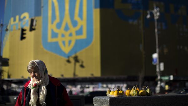 Жительница Украины продает овощи на Площади Независимости в Киеве. 2014 год Жительница Украины продает овощи на Площади Независимости в Киеве. 2014 год