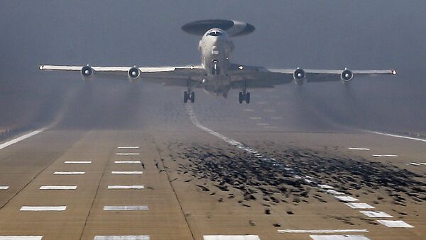 Самолет Boeing E-3 Sentry AWACS. Архивное фото Самолет Boeing E-3 Sentry AWACS. Архивное фото