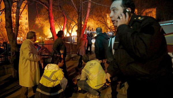Спасатели на месте взрыва в центре Анкары, Турция Спасатели на месте взрыва в центре Анкары, Турция