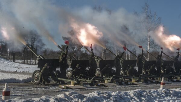 Тренировка военнослужащих 449-го отдельного салютного дивизиона ЗВО Тренировка военнослужащих 449-го отдельного салютного дивизиона ЗВО