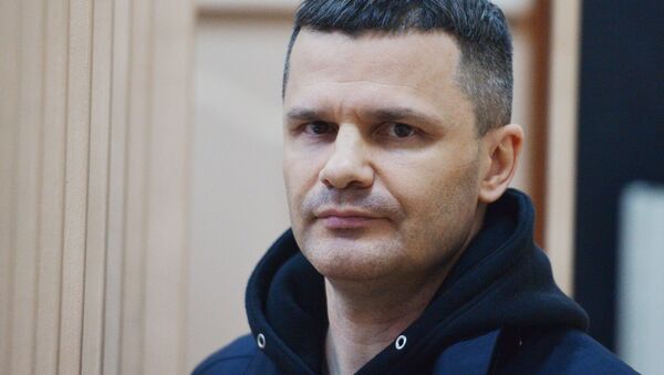 Председатель совета директоров аэропорта Домодедово Дмитрий Каменщик в здании Басманного суда Москвы. Архивное фото Председатель совета директоров аэропорта Домодедово Дмитрий Каменщик в здании Басманного суда Москвы. Архивное фото