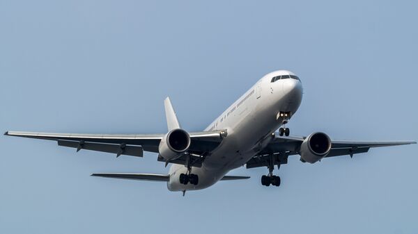 Самолет Boeing 767-300. Архивное фото Самолет Boeing 767-300. Архивное фото