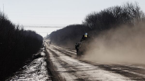 Украинские военные на дороге. Архивное фото Украинские военные на дороге. Архивное фото