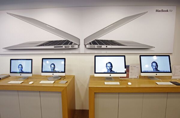 Портреты основателя компании Apple Стива Джобса в одном магазинов Apple store в Тайпее, Тайвань Портреты основателя компании Apple Стива Джобса в одном магазинов Apple store в Тайпее, Тайвань