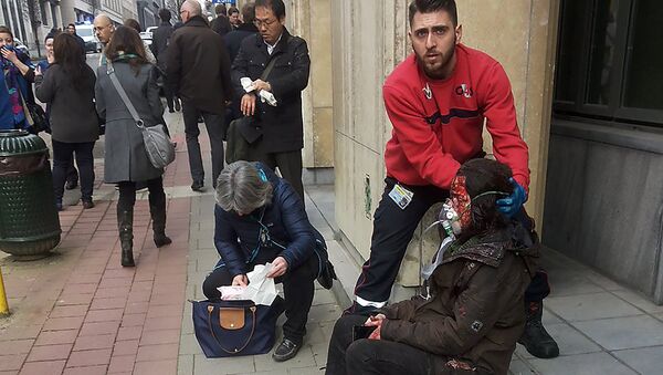 Раненые возле станции метро Мальбек в Брюсселе, Бельгия. 22 марта 2016 Раненые возле станции метро Мальбек в Брюсселе, Бельгия. 22 марта 2016