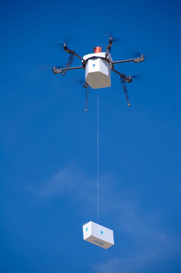 В США беспилотник (БПЛА) Flirtey, работающий полностью в автономном режиме, доставил посылку в штате Невада В США беспилотник (БПЛА) Flirtey, работающий полностью в автономном режиме, доставил посылку в штате Невада
