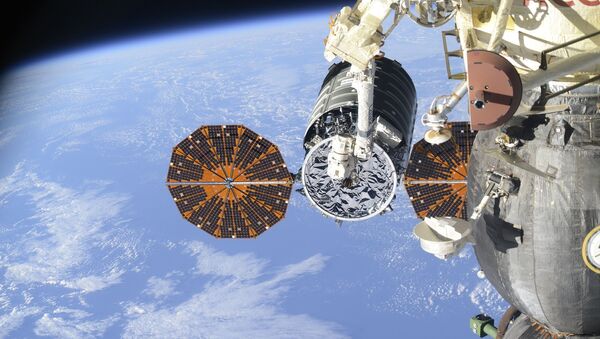 Американский грузовой корабль Cygnus OA-6. Архивное фото Американский грузовой корабль Cygnus OA-6. Архивное фото
