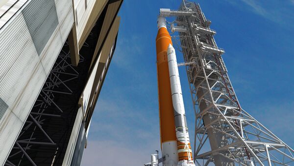 Так художник представил себе ракету SLS, стоящую на космодроме Так художник представил себе ракету SLS, стоящую на космодроме