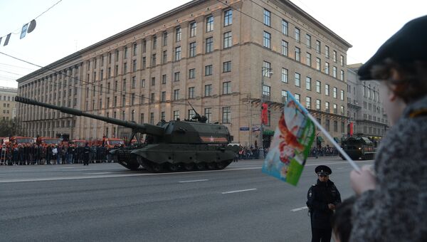 Самоходная артиллерийская установка (САУ) Коалиция-СВ во время репетиции военного парада в Москве Самоходная артиллерийская установка (САУ) Коалиция-СВ во время репетиции военного парада в Москве
