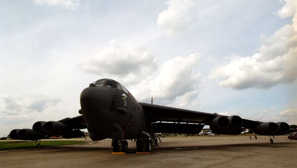 Бомбардировщик Б-52 (США). Архивное фото Бомбардировщик Б-52 (США). Архивное фото