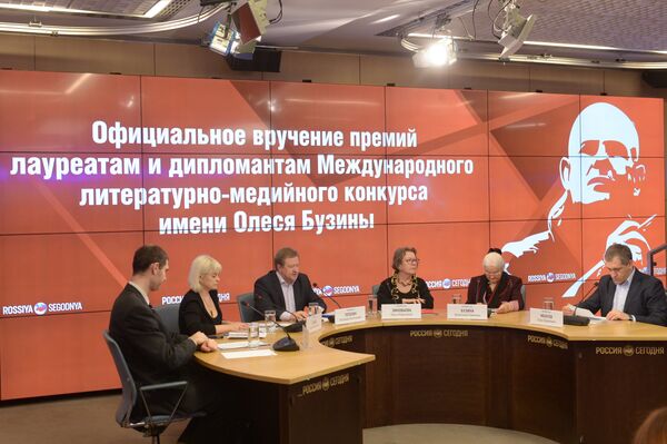 Официальное вручение премий лауреатам и дипломантам Международного литературно-медийного конкурса имени Олеся Бузины Официальное вручение премий лауреатам и дипломантам Международного литературно-медийного конкурса имени Олеся Бузины