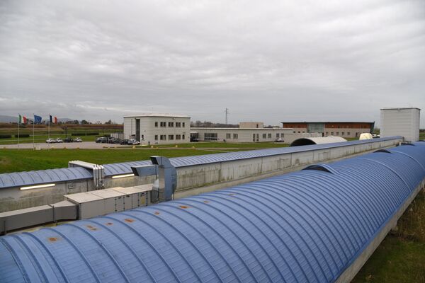 Установка для обнаружения гравитационных волн в обсерватории LIGO Установка для обнаружения гравитационных волн в обсерватории LIGO