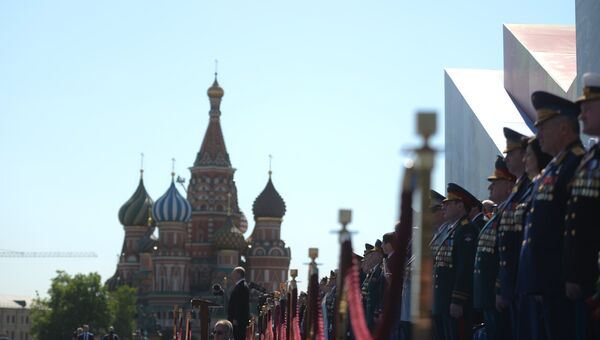 Президент РФ В.Путин и премьер-министр РФ Д.Медведеев на военном параде в честь 71-й годовщины Победы в ВОВ Президент РФ В.Путин и премьер-министр РФ Д.Медведеев на военном параде в честь 71-й годовщины Победы в ВОВ