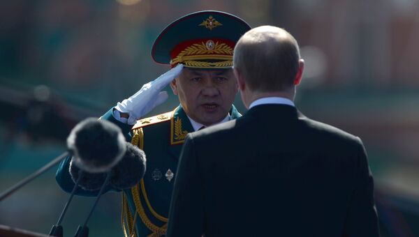 Президент России - Верховный Главнокомандующий Вооружёнными Силами Владимир Путин (справа) и министр обороны РФ Сергей Шойгу на военном параде в ознаменование 71-й годовщины Победы в Великой Отечественной войне 1941–1945 годов на Красной площади в Москве Президент России - Верховный Главнокомандующий Вооружёнными Силами Владимир Путин (справа) и министр обороны РФ Сергей Шойгу на военном параде в ознаменование 71-й годовщины Победы в Великой Отечественной войне 1941–1945 годов на Красной площади в Москве