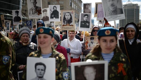 Участники шествия Бессмертный полк в честь 71-й годовщины Победы в Великой Отечественной войне 1941-1945 годов в Новосибирске Участники шествия Бессмертный полк в честь 71-й годовщины Победы в Великой Отечественной войне 1941-1945 годов в Новосибирске