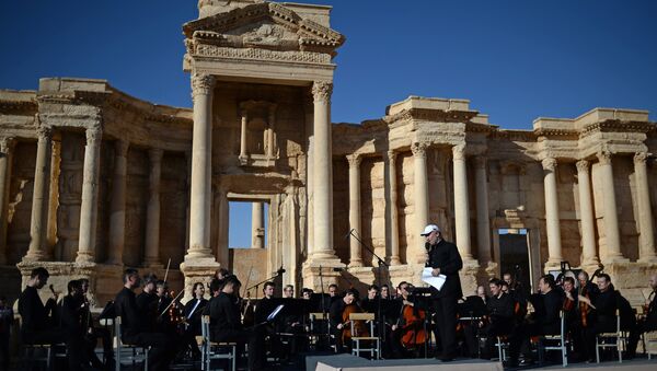 На концерте симфонического оркестра Мариинского театра под руководством Валерия Гергиева в Римском амфитеатре сирийской Пальмиры На концерте симфонического оркестра Мариинского театра под руководством Валерия Гергиева в Римском амфитеатре сирийской Пальмиры