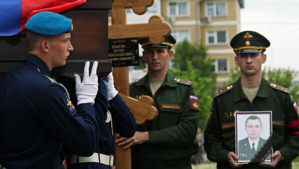 На церемонии прощания с военнослужащим Антоном Ерыгиным На церемонии прощания с военнослужащим Антоном Ерыгиным