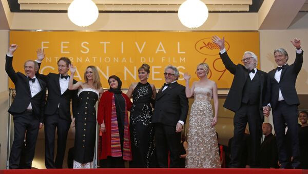Жюри 69-го Каннского кинофестиваля на церемонии закрытия Жюри 69-го Каннского кинофестиваля на церемонии закрытия