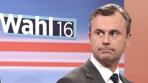 Кандидаты в президенты Александр Ван дер Беллен и Норберт Хофер, после второго тура выборов президента Австрии Кандидаты в президенты Александр Ван дер Беллен и Норберт Хофер, после второго тура выборов президента Австрии