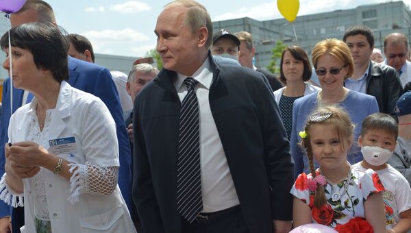 Президент РФ В. Путин посетил детский гематологический центр имени Димы Рогачева Президент РФ В. Путин посетил детский гематологический центр имени Димы Рогачева