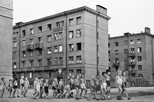 Дети на улицах города. Москва, 23 июня 1941 год Дети на улицах города. Москва, 23 июня 1941 год