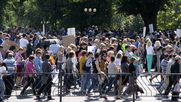 Участники митинга протеста в Донецке против ввода в Донбасс вооруженной миссии ОБСЕ Участники митинга протеста в Донецке против ввода в Донбасс вооруженной миссии ОБСЕ