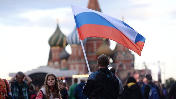 Жители Москвы на концерте в честь Дня России. Архивное фото Жители Москвы на концерте в честь Дня России. Архивное фото