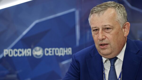Губернатор Ленинградской области Александр Дрозденко в павильоне МИА Россия сегодня Губернатор Ленинградской области Александр Дрозденко в павильоне МИА Россия сегодня