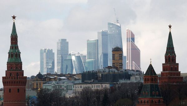 Вид на стену Кремля и деловой центр столицы Москва-Сити . Архивное фото Вид на стену Кремля и деловой центр столицы Москва-Сити . Архивное фото