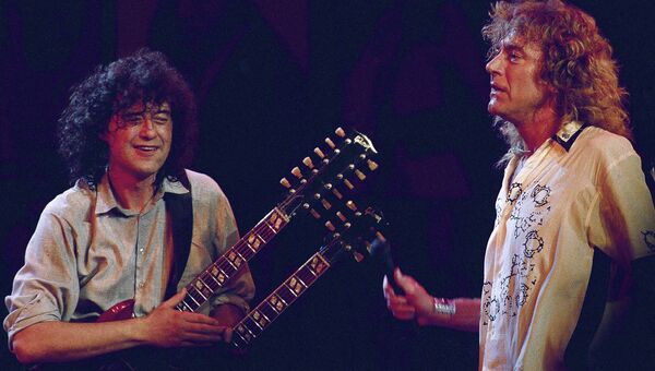 Участники группы Led Zeppelin Джимми Пейдж и Роберт Плант. Архивное фото Участники группы Led Zeppelin Джимми Пейдж и Роберт Плант. Архивное фото
