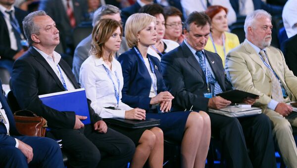 Прокурор Республики Крым Наталья Поклонская и председатель комитета Госдумы РФ Ольга Баталина на съезде партии Единая Россия Прокурор Республики Крым Наталья Поклонская и председатель комитета Госдумы РФ Ольга Баталина на съезде партии Единая Россия