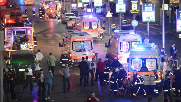 На месте теракта в аэропорту Стамбула Ататюрк. 29 июня 2016 На месте теракта в аэропорту Стамбула Ататюрк. 29 июня 2016