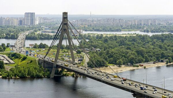 Вид на московский проспект и мост в Киеве Вид на московский проспект и мост в Киеве