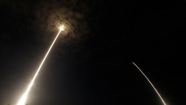 Ракета Falcon 9 с грузовиком Dragon для МКС стартовала с мыса Канаверал. 18 июля 2016 Ракета Falcon 9 с грузовиком Dragon для МКС стартовала с мыса Канаверал. 18 июля 2016