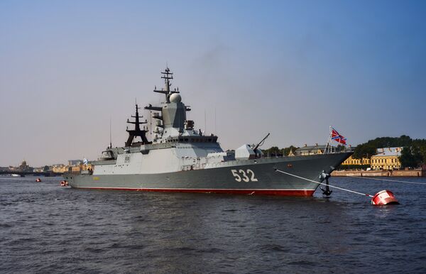 Корвет Бойкий в акватории реки Невы Корвет Бойкий в акватории реки Невы