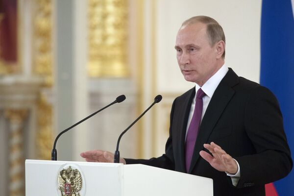 Президент России Владимир Путин выступает на встрече в Кремле с членами олимпийской сборной России в преддверии ее проводов для участия в Олимпийских играх в Рио-де-Жанейро Президент России Владимир Путин выступает на встрече в Кремле с членами олимпийской сборной России в преддверии ее проводов для участия в Олимпийских играх в Рио-де-Жанейро