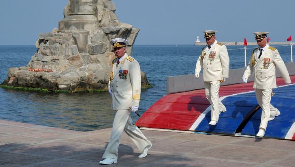 Командующий Черноморским флотом РФ адмирал Александр Витко на репетиции парада ко Дню ВМФ России в Севастополе Командующий Черноморским флотом РФ адмирал Александр Витко на репетиции парада ко Дню ВМФ России в Севастополе