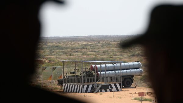 Зенитный ракетный комплекс С-300ПС во время международного конкурса Ключи от неба. Архивное фото Зенитный ракетный комплекс С-300ПС во время международного конкурса Ключи от неба. Архивное фото