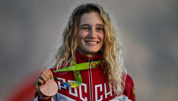 Стефания Елфутина, завоевавшая бронзовую медаль в гонке класса RS:X на XXXI летних Олимпийских играх Стефания Елфутина, завоевавшая бронзовую медаль в гонке класса RS:X на XXXI летних Олимпийских играх