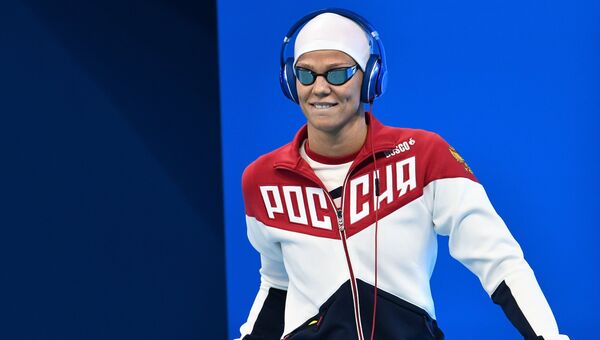 Юлия Ефимова перед стартом в финальном заплыве на 200 м брассом во время соревнований по плаванию среди женщин на XXXI летних Олимпийских играх Юлия Ефимова перед стартом в финальном заплыве на 200 м брассом во время соревнований по плаванию среди женщин на XXXI летних Олимпийских играх