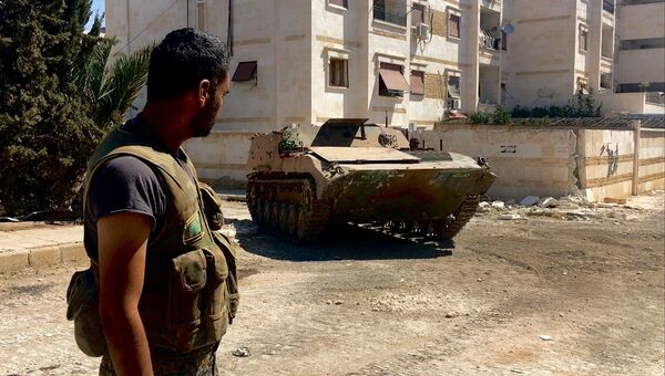 Бойцы сирийской армии при штурме военных училищ на юго-западе Алеппо Бойцы сирийской армии при штурме военных училищ на юго-западе Алеппо