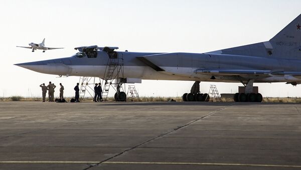 Дальние сверхзвуковые бомбардировщики-ракетоносецы Ту-22 М3 на авиабазе Хамадан в Иране Дальние сверхзвуковые бомбардировщики-ракетоносецы Ту-22 М3 на авиабазе Хамадан в Иране