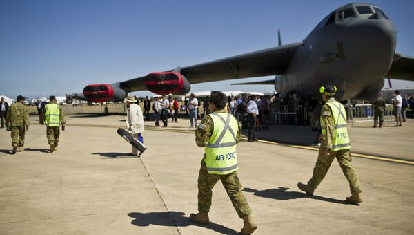 Самолет B-52 на американской военной базе Андресон на острове Гуам в Тихом океане. Архивное фото Самолет B-52 на американской военной базе Андресон на острове Гуам в Тихом океане. Архивное фото
