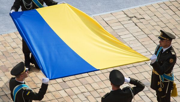 Церемония поднятия государственного флага Украины на Софийской площади в Киеве Церемония поднятия государственного флага Украины на Софийской площади в Киеве