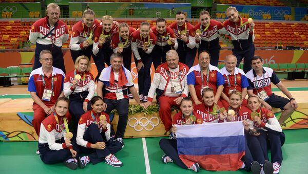 Спортсменки и тренеры сборной России, завоевавшие золотые медали в женском гандбольном турнире Спортсменки и тренеры сборной России, завоевавшие золотые медали в женском гандбольном турнире