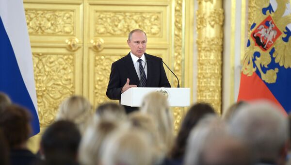 Владимир Путин выступает на церемонии вручения государственных наград победителям и призерам Олимпийских игр в Рио-де-Жанейро. 25 августа 2016 Владимир Путин выступает на церемонии вручения государственных наград победителям и призерам Олимпийских игр в Рио-де-Жанейро. 25 августа 2016