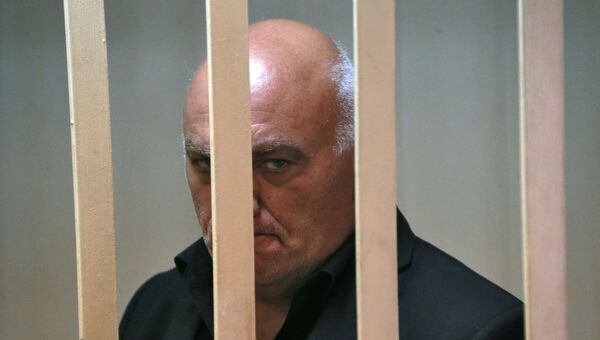 Бизнесмен Арам Петросян, обвиняемый в захвате заложников, в Пресненском суде Москвы. Архивное фото Бизнесмен Арам Петросян, обвиняемый в захвате заложников, в Пресненском суде Москвы. Архивное фото
