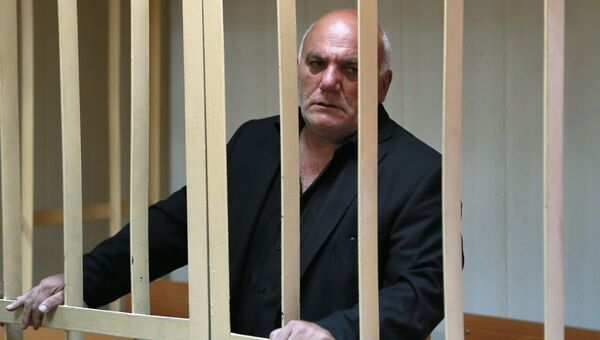 Бизнесмен Арам Петросян, обвиняемый в захвате заложников, в Пресненском суде Москвы Бизнесмен Арам Петросян, обвиняемый в захвате заложников, в Пресненском суде Москвы