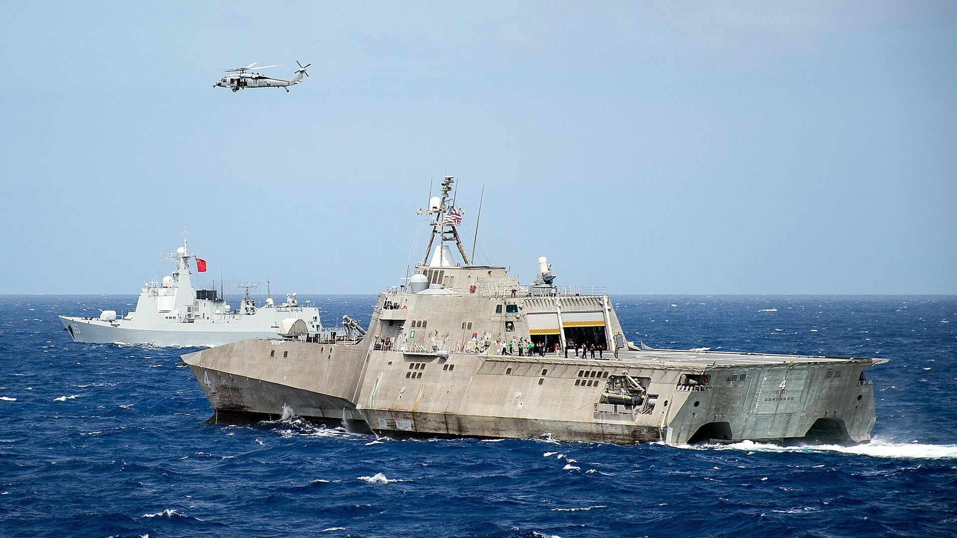 Корабль ВМС США LCS Coronado во время учений стран Азиатско-Тихоокеанского региона в Тихом океане. Июль 2016 Корабль ВМС США LCS Coronado во время учений стран Азиатско-Тихоокеанского региона в Тихом океане. Июль 2016 - РИА Новости, 1920, 03.02.2021